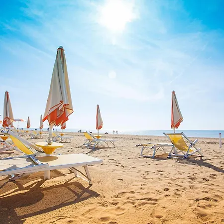 Brand New With Private Fenced Garden Villa Bibione